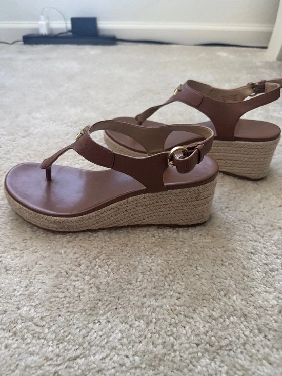 Michael Kors Brown Leather MK Thong Sandals with Gold Logo - Picture 3 of 5